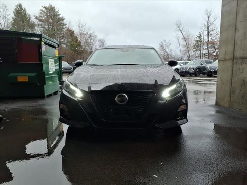 Used 2022 Nissan Altima 2.5 SR w/ Midnight Edition Package image 2