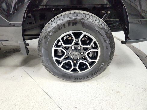 Used 2023 Ford F150 Lariat image 46