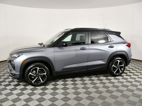 Used 2021 Chevrolet TrailBlazer RS w/ Sun and Liftgate Package image 9