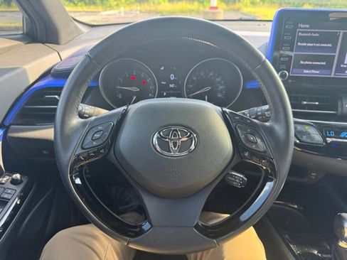 Used 2021 Toyota C-HR XLE FWD image 16