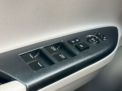 Used 2017 Honda Accord EX-L image 18