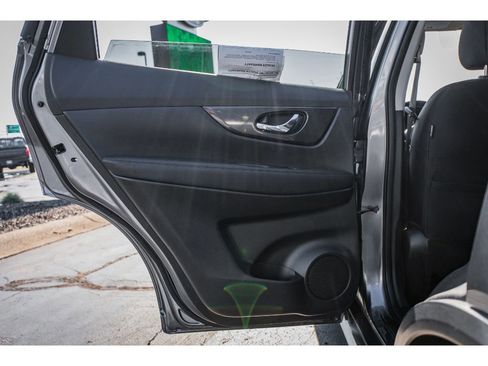 Used 2019 Nissan Rogue SV image 22