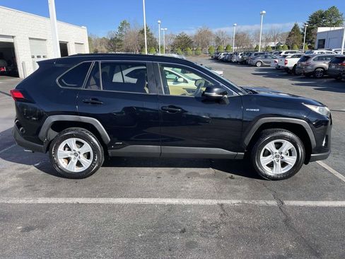 Used 2019 Toyota RAV4 XLE image 10