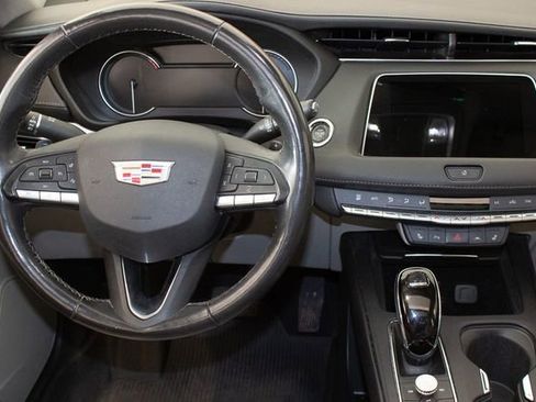Used 2023 Cadillac XT4 Luxury w/ Cold Weather Package AWD/4WD image 16