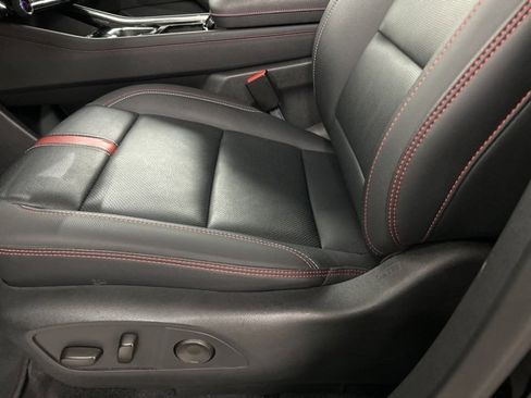 Used 2024 Chevrolet Traverse RS image 7