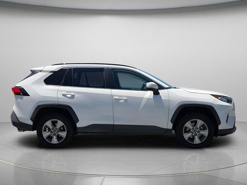 Used 2021 Toyota RAV4 XLE FWD image 6
