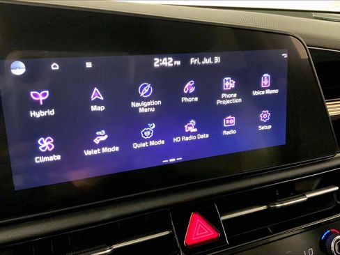 Certified 2024 Kia Niro EX FWD image 6