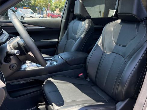 Used 2025 INFINITI QX60 Luxe FWD image 8
