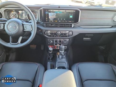 Used 2025 Jeep Wrangler Unlimited Rubicon image 3