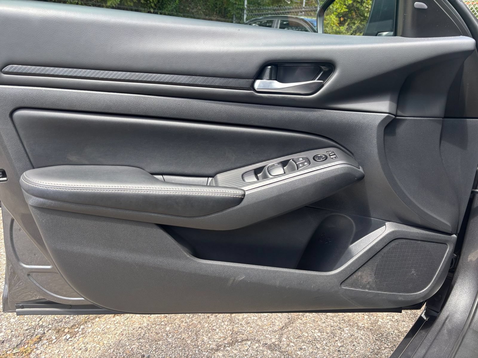 Used 2025 Nissan Altima 2.5 SV FWD image 18