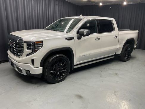 Used 2023 GMC Sierra 1500 Denali w/ Denali Reserve Package AWD/4WD image 3