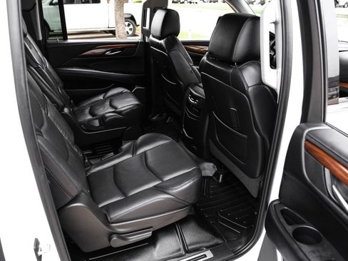 Used 2019 Cadillac Escalade ESV Premium Luxury RWD image 34