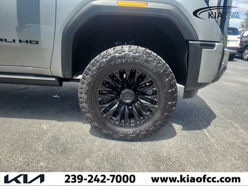 Used 2025 GMC Sierra 2500 Denali Ultimate AWD/4WD image 7