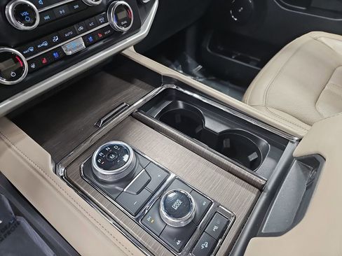 Used 2024 Ford Expedition Max Limited image 25