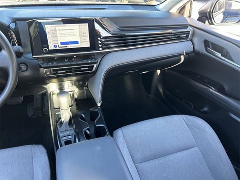 Used 2025 Toyota Camry LE w/ Convenience Package image 13