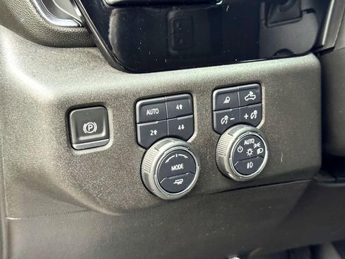 Used 2022 Chevrolet Silverado 1500 LTZ image 13