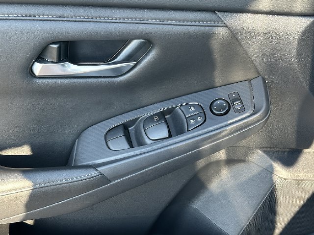 Used 2025 Nissan Sentra SV FWD image 19