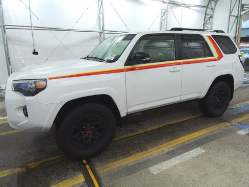 Used 2023 Toyota 4Runner 40th Anniversary SE AWD/4WD image 3