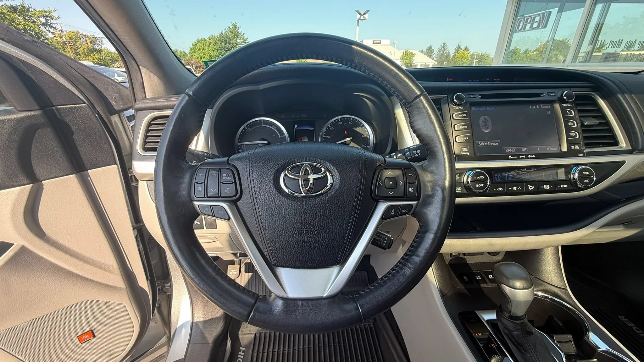 Used 2019 Toyota Highlander Limited Platinum AWD/4WD image 16