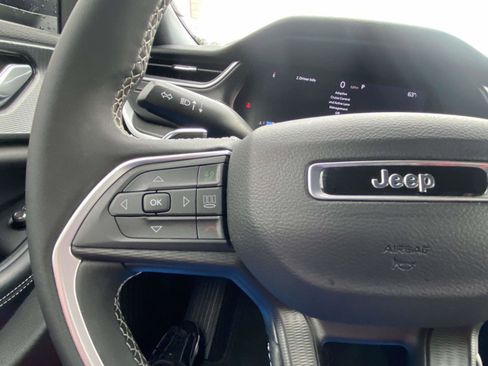 Certified 2024 Jeep Grand Cherokee Laredo X image 5