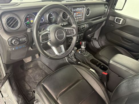 Used 2022 Jeep Wrangler Unlimited Sahara AWD/4WD image 4