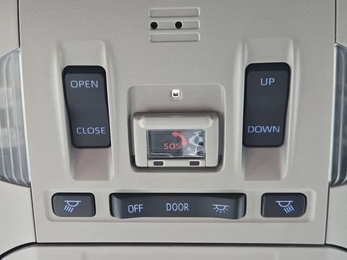 Used 2022 Toyota Highlander Limited FWD image 25
