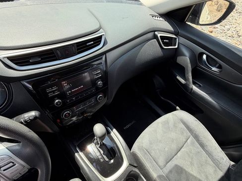 Used 2016 Nissan Rogue S w/ Appearance Package FWD image 18
