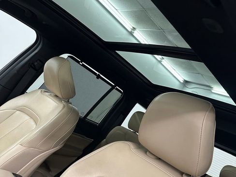 Used 2022 Jeep Grand Cherokee Limited 4xe w/ Luxury Tech Group II AWD/4WD image 14