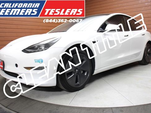 Used 2023 Tesla Model 3 Standard Range image 1