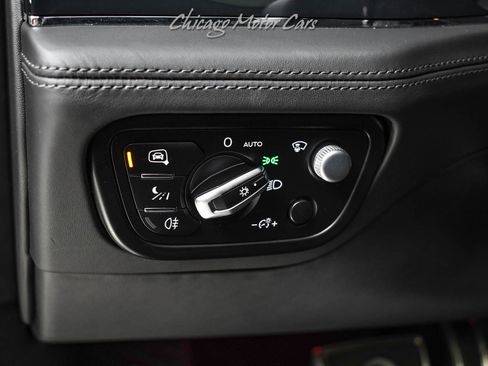 Used 2021 Bentley Bentayga AWD/4WD image 11