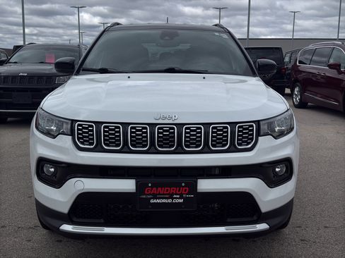 Used 2025 Jeep Compass Limited AWD/4WD image 3