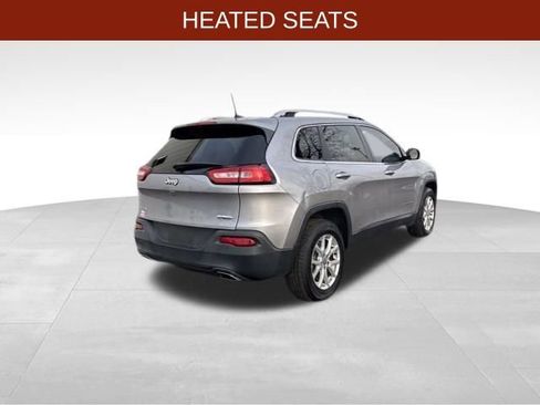 Used 2018 Jeep Cherokee Latitude w/ Cold Weather Group image 7