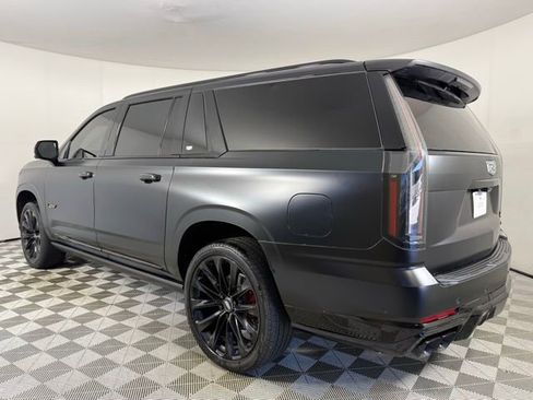 Used 2025 Cadillac Escalade ESV V w/ LPO, ONYX Package image 4