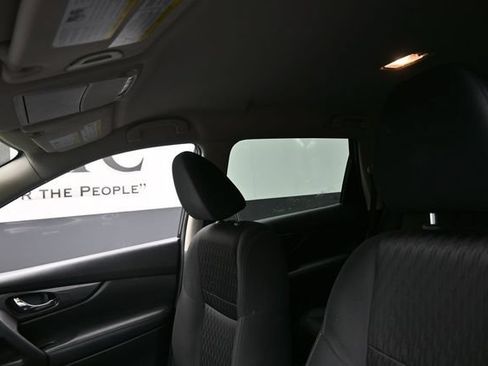 Used 2019 Nissan Rogue SV AWD/4WD image 17