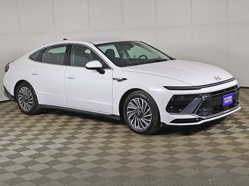Used 2025 Hyundai Sonata SEL FWD image 42