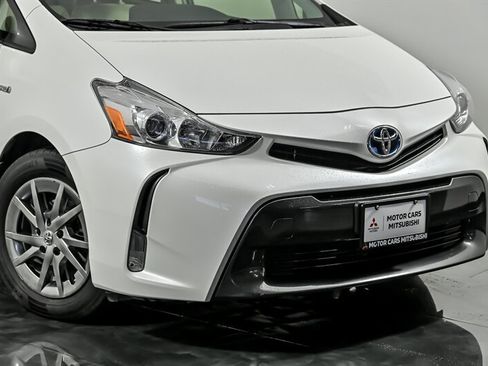Used 2017 Toyota Prius V Four FWD image 2