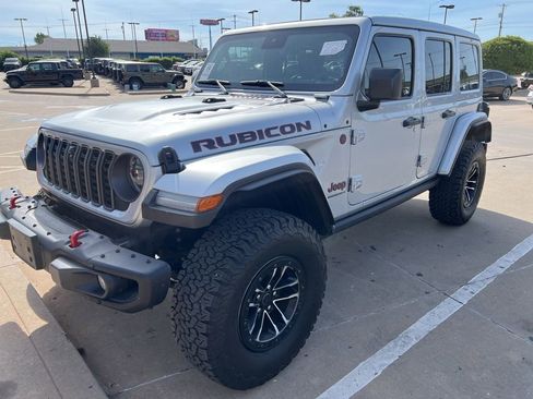 Used 2024 Jeep Wrangler Unlimited Rubicon AWD/4WD image 2