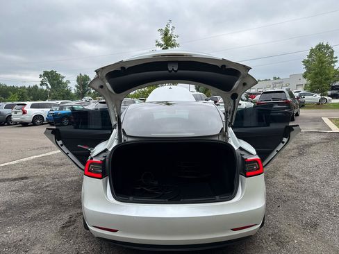 Used 2022 Tesla Model 3 Long Range AWD/4WD image 13
