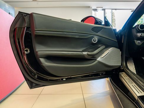 Certified 2020 Ferrari Portofino RWD image 8