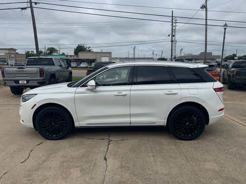 Used 2022 Lincoln Corsair Reserve w/ Equipment Group 201A AWD/4WD image 2