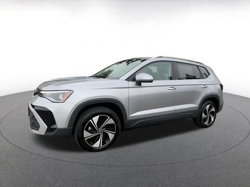 Used 2026 Volkswagen Taos SE AWD/4WD image 6