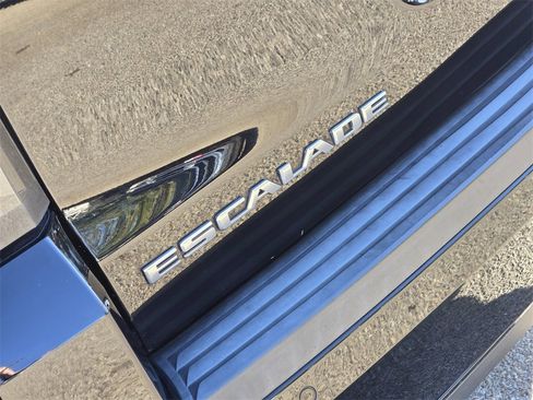Used 2018 Cadillac Escalade ESV Platinum image 10