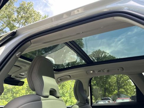 Used 2023 Volvo XC60 B5 Plus AWD/4WD image 16