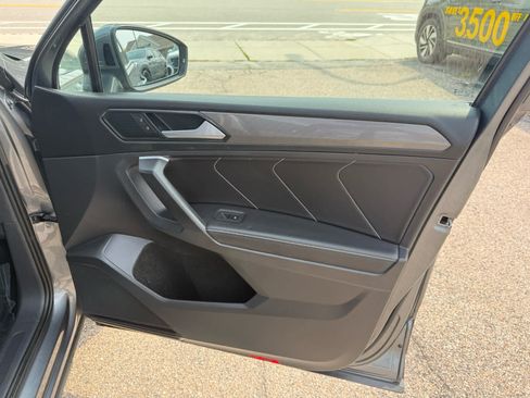 Certified 2023 Volkswagen Tiguan SE FWD image 9
