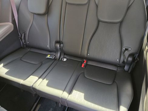 New 2026 Kia Carnival EX FWD image 22