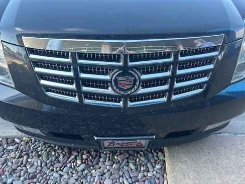 Used 2011 Cadillac Escalade Premium AWD/4WD image 3