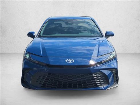 Used 2025 Toyota Camry SE FWD image 2