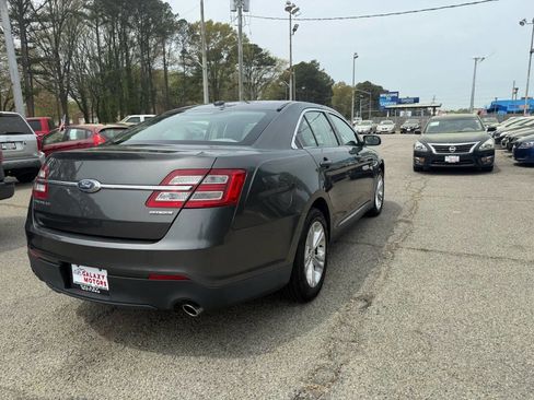 Used 2016 Ford Taurus SE image 7
