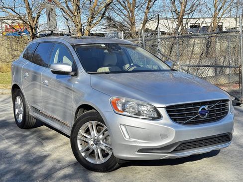 Used 2015 Volvo XC60 T5 Premier w/ Proximity Package image 3
