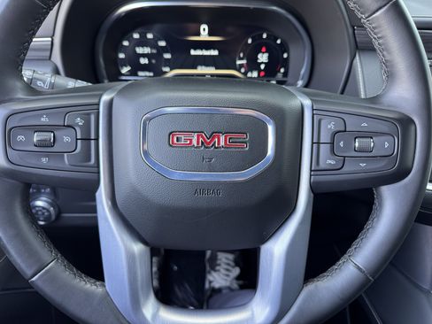 Used 2024 GMC Yukon XL SLT AWD/4WD image 37